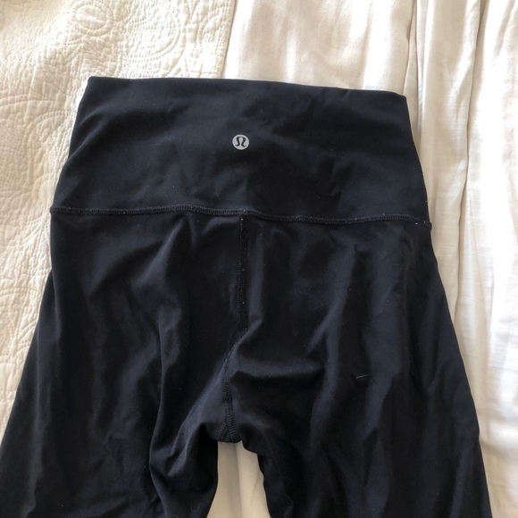 BLACK LULULEMON LEGGINGS - Picture 1 of 5